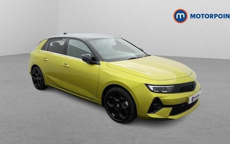 Used 2025 Vauxhall Astra Ultimate Hatchback | £17,449 (Good price) - Image 1/4