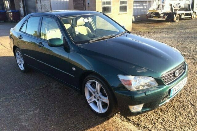 Used Lexus IS200 153 HP (112 kW) 2002 Sedan
