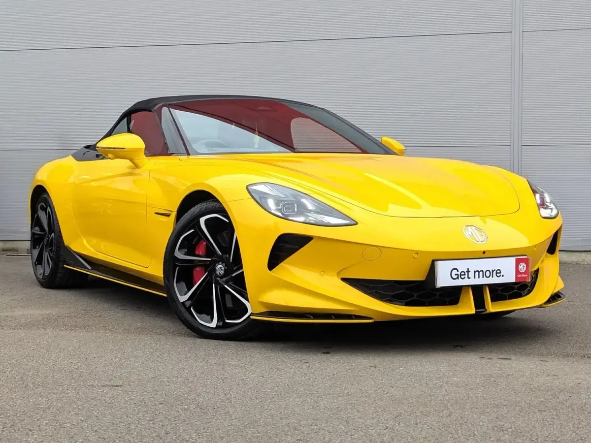 Begagnad MG Cyberster 375 kW (510 HK) 2024 Gul Cab