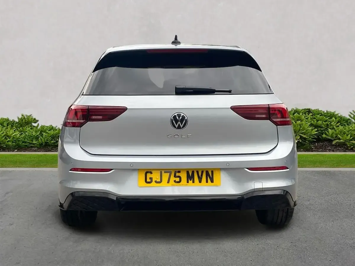 Used VW Golf VIII R-line 150 HP (110 kW) 2025 Silver Hatchback