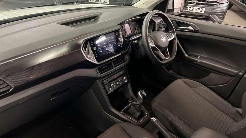 2,331 miles Used 2022 VW T-Cross SE SUV | £15,574 (Fair price) - Image 1/4