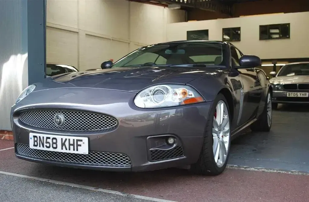 Used Jaguar XKR 420 HP (308 kW) 2008 Grey Coupe
