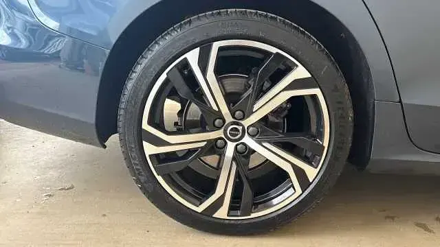 Używany Volvo V60 Plus 194 KM (142 kW) 2026 Kombi