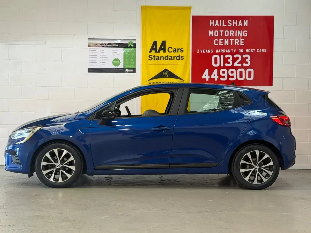 Used Renault Clio Evolution 90 HP (66 kW) 2023 Blue Hatchback