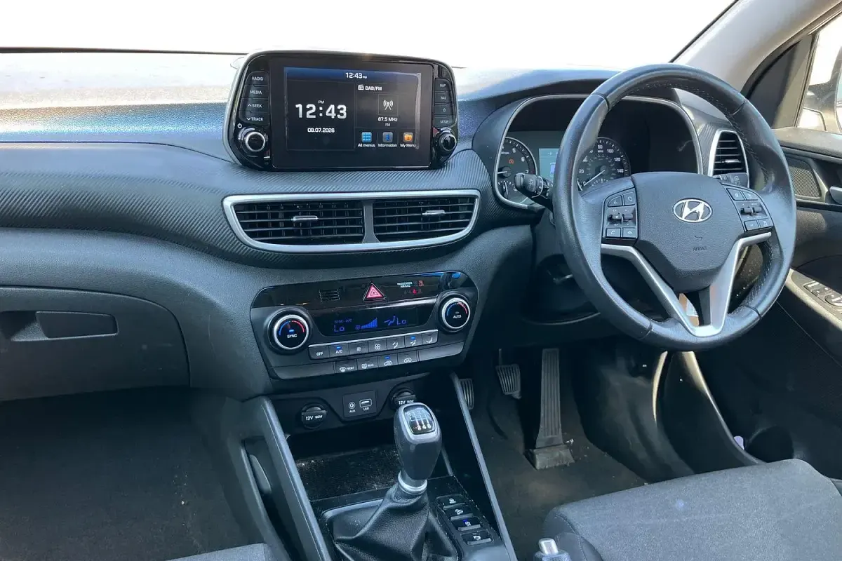 Used Hyundai Tucson SE 132 HP (97 kW) 2018 White SUV