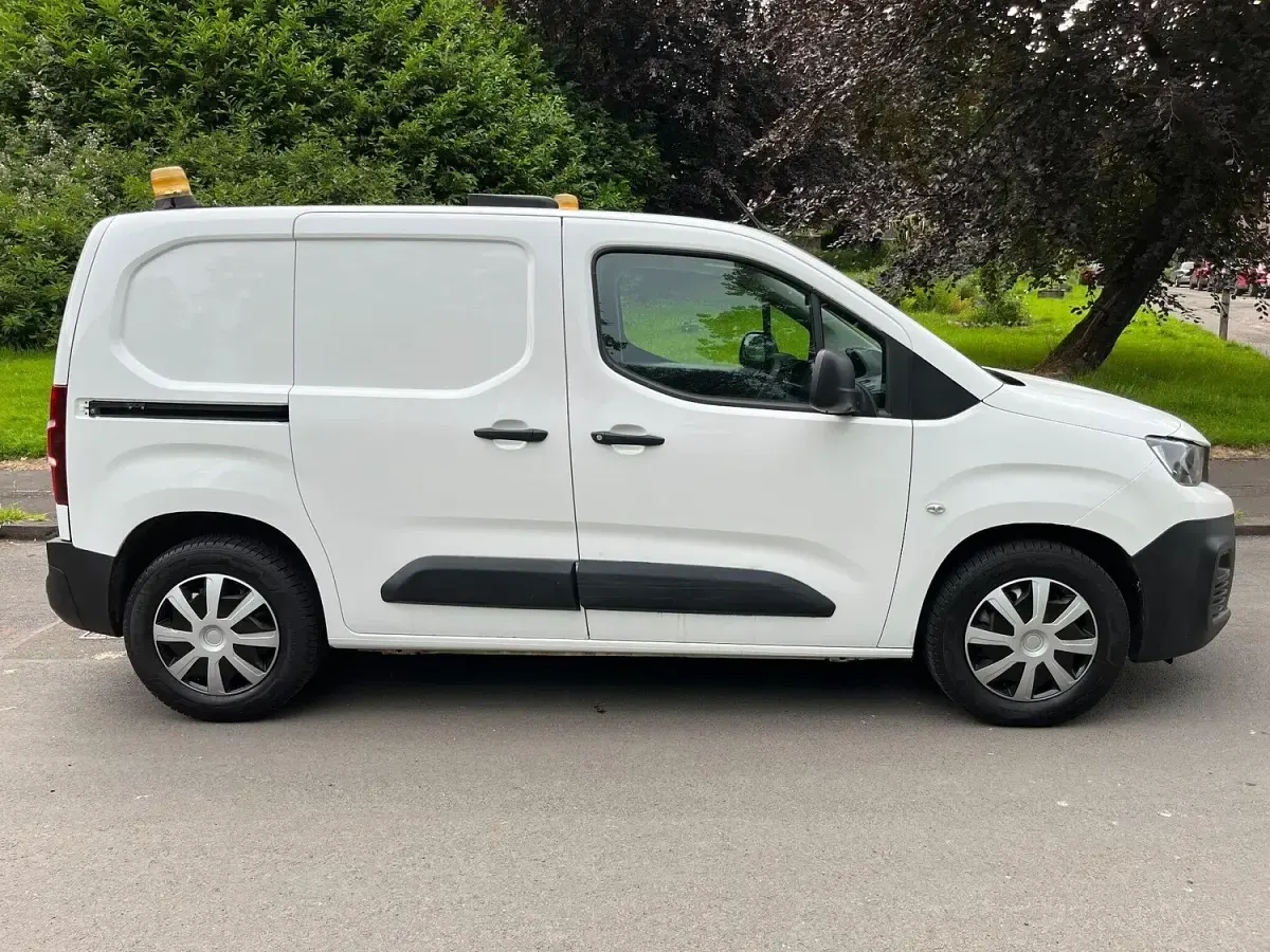 Used Peugeot Partner 2019 Blue MPV