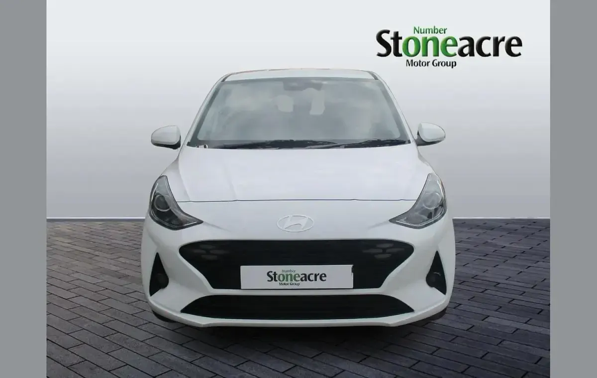 New Hyundai i10 Advanced 63 HP (46 kW) 2025 White Hatchback