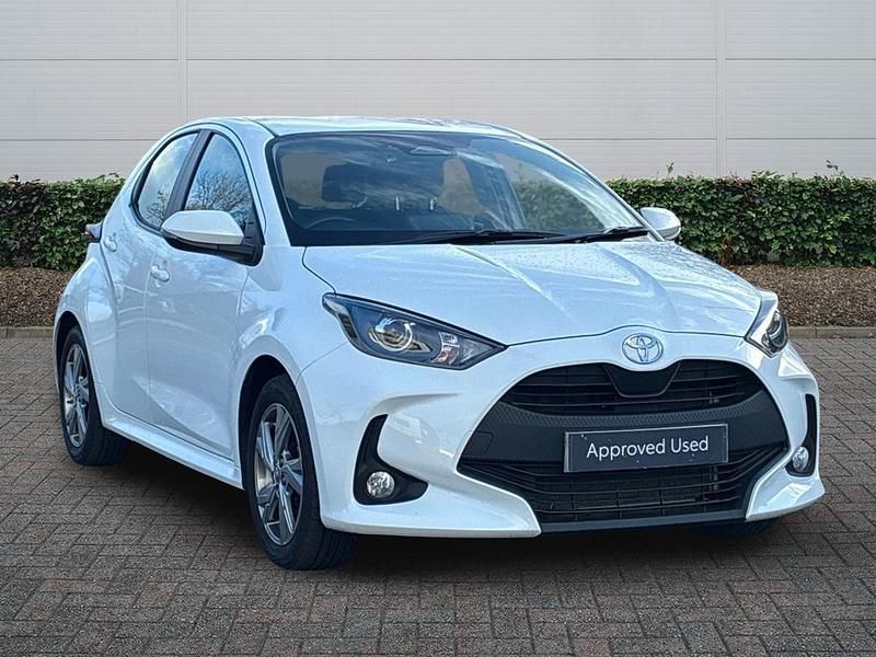 Used Toyota Yaris Hybrid 2025 White Hatchback