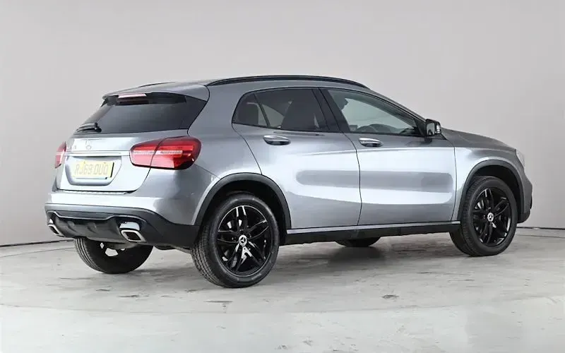 Usado Mercedes GLA180 Urban 122 HP (89 kW) 2020 Cinzento SUV
