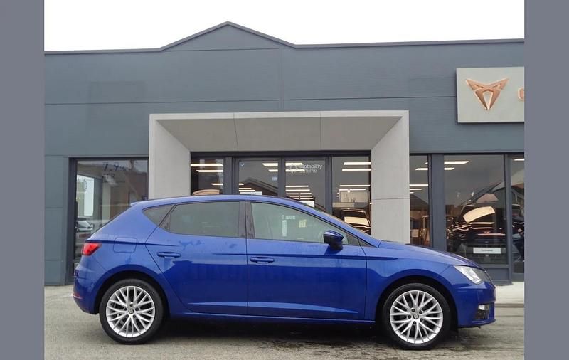 Used Seat Leon SE Dynamic 113 HP (83 kW) 2020 Blue Hatchback