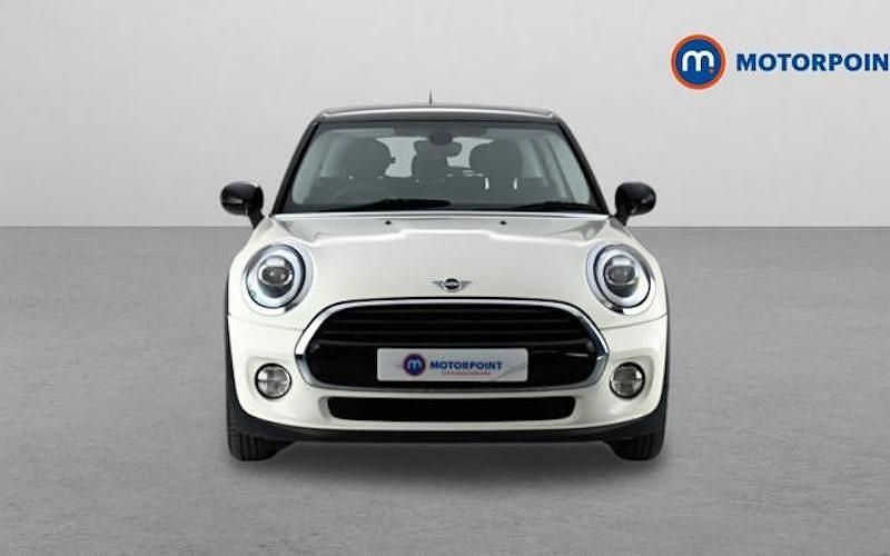 Begagnad Mini Cooper Classic 136 HK (100 kW) 2019 Vit Halvkombi