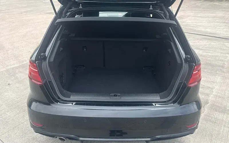 Usado Audi A3 Sportback Black Edition 116 CV (85 kW) 2018 Utilitario