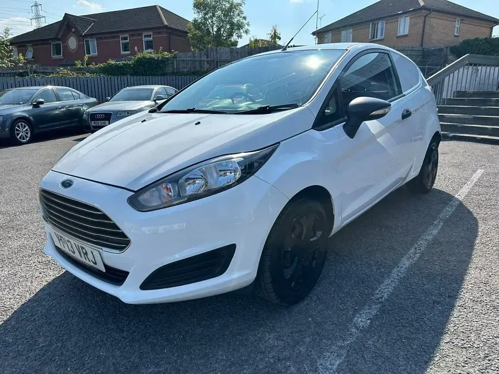 Used Ford Fiesta 75 HP (55 kW) 2013 White Van