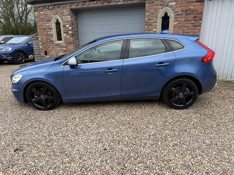 Used Volvo V40 R-Design 2016 Blue Hatchback