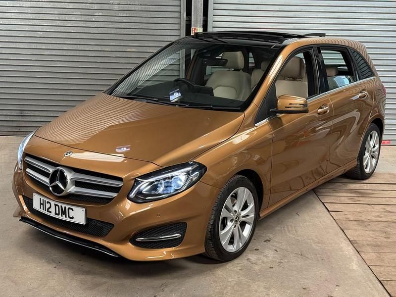 Begagnad Mercedes B200 Premium Plus 135 HK (99 kW) 2017 Beige Minibuss