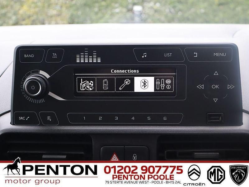 Used Vauxhall Combo 100 HP (73 kW) 2021 White MPV