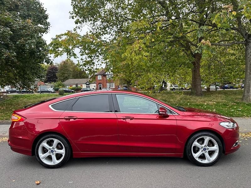 Used Ford Mondeo Titanium 180 HP (132 kW) 2016 Red Hatchback