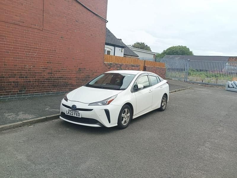 Used Toyota Prius 70 HP (51 kW) 2022 White Hatchback