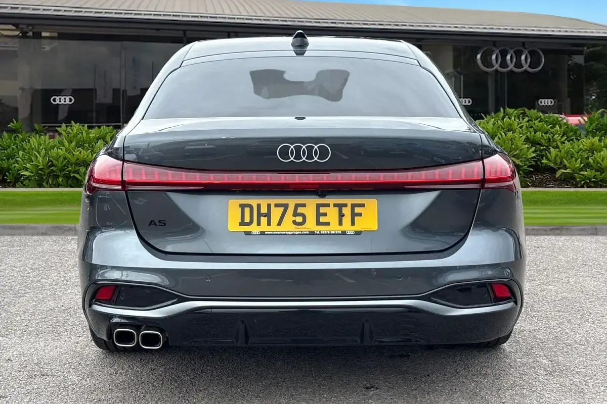 Usado Audi A5 S-Line 204 HP (150 kW) 2026 Cinzento Sedan