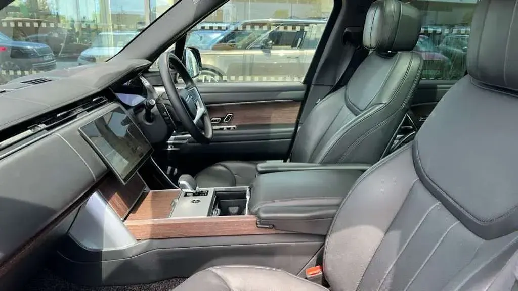 Used Land Rover Range Rover HSE 300 HP (220 kW) 2024 Grey SUV