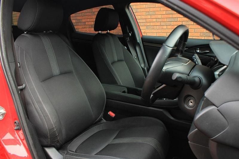 Used Honda Civic SR 126 HP (92 kW) 2019 Red Hatchback