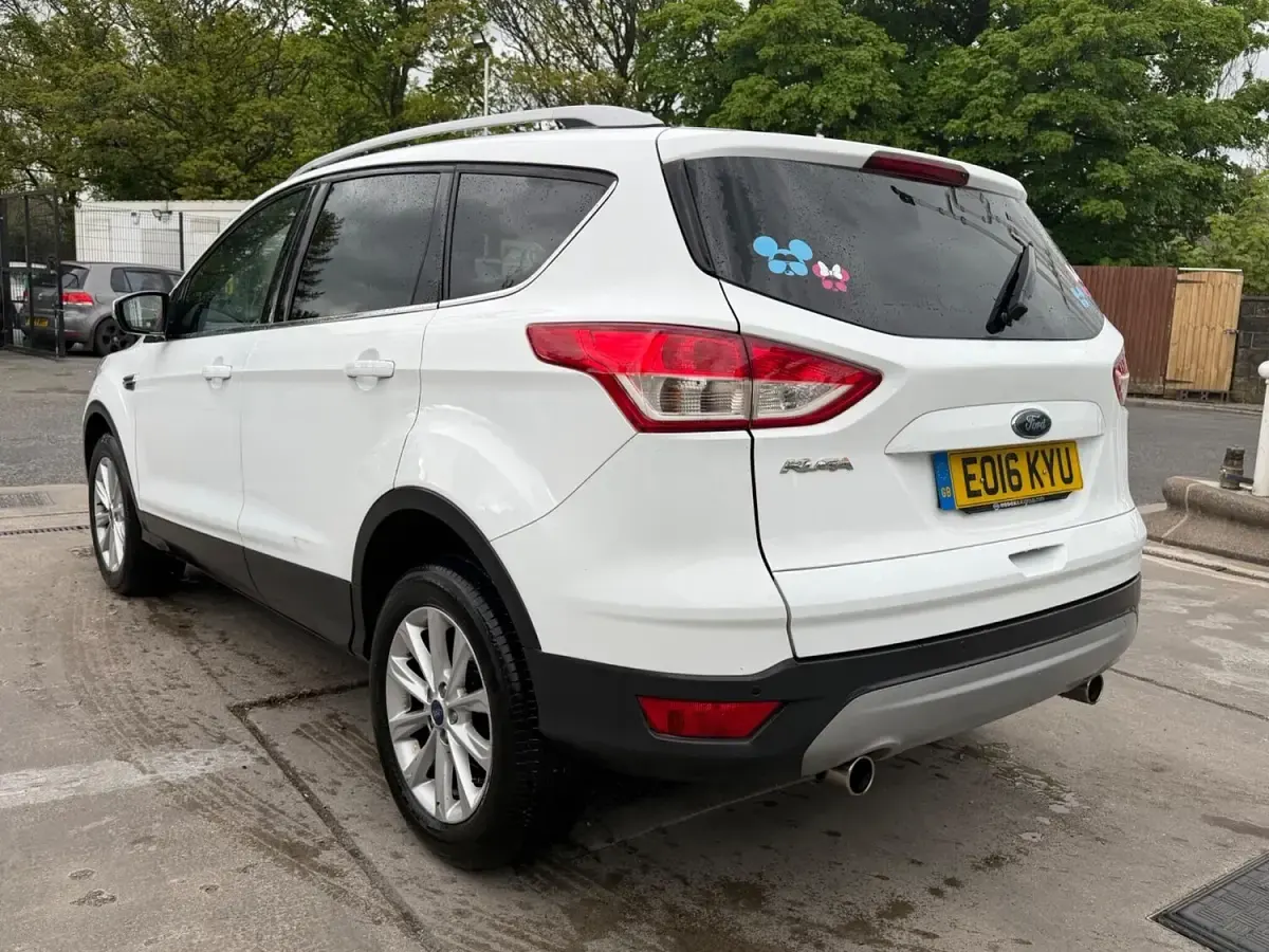 Used Ford Kuga Titanium 150 HP (110 kW) 2016 White SUV