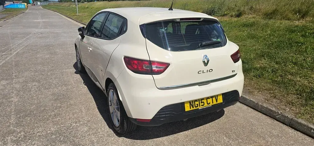 Used Renault Clio IV Dynamique 2015 Cream Hatchback