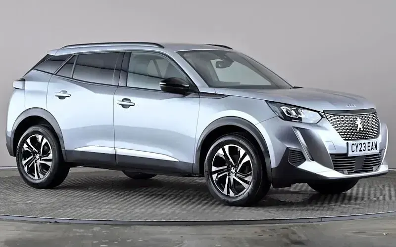 Usado Peugeot 2008 Allure+ 101 HP (74 kW) 2023 SUV