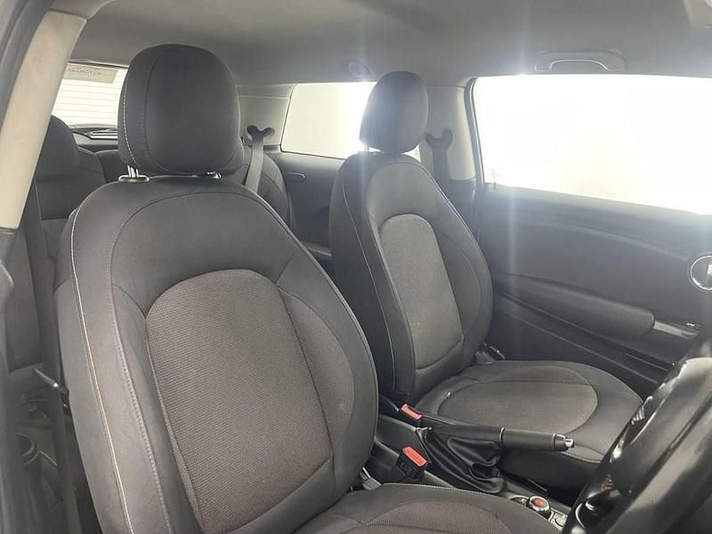 Used Mini ONE Hatch 102 HP (75 kW) 2018 White Hatchback