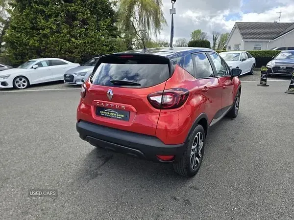 Used Renault Captur Iconic 90 HP (66 kW) 2019 Red/black SUV