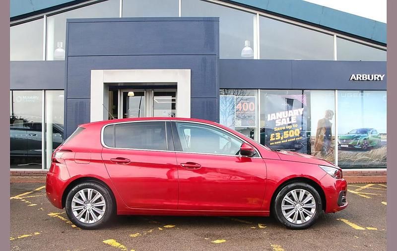 Used Peugeot 308 Allure Premium 129 HP (94 kW) 2021 Red Hatchback