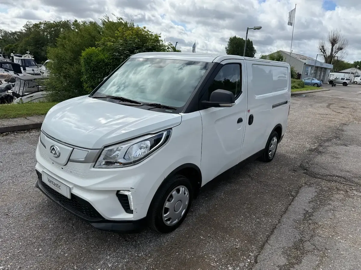 Used Maxus eDeliver 3 89 kW (122 HP) 2022 White Van