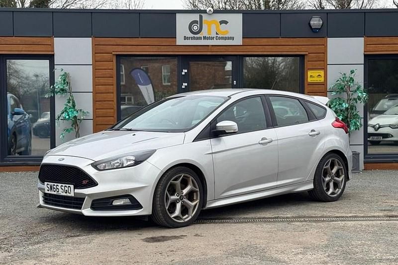 Used Ford Focus ST 185 HP (136 kW) 2017 Silver Hatchback