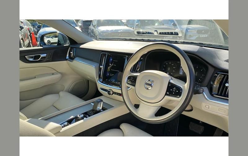 Used Volvo V60 CC 197 HP (144 kW) 2021 Blue Estate