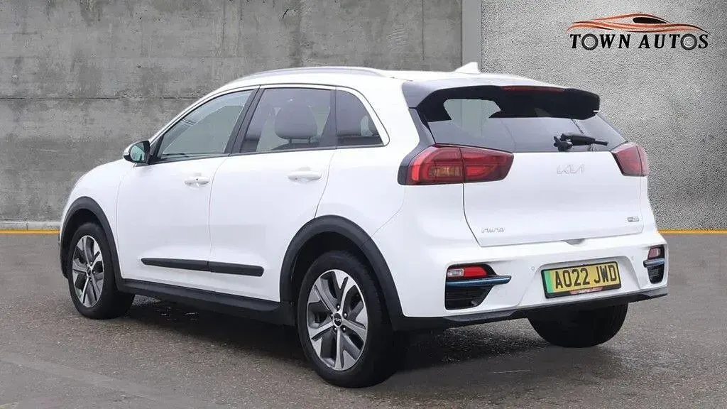 Used Kia e-Niro 150 kW (204 HP) 2022 White SUV