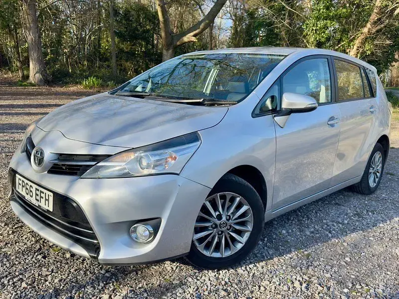 Used Toyota Verso 147 HP (108 kW) 2016 Silver MPV