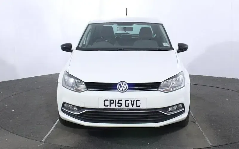 Used VW Polo Design 90 HP (66 kW) 2015 White Hatchback