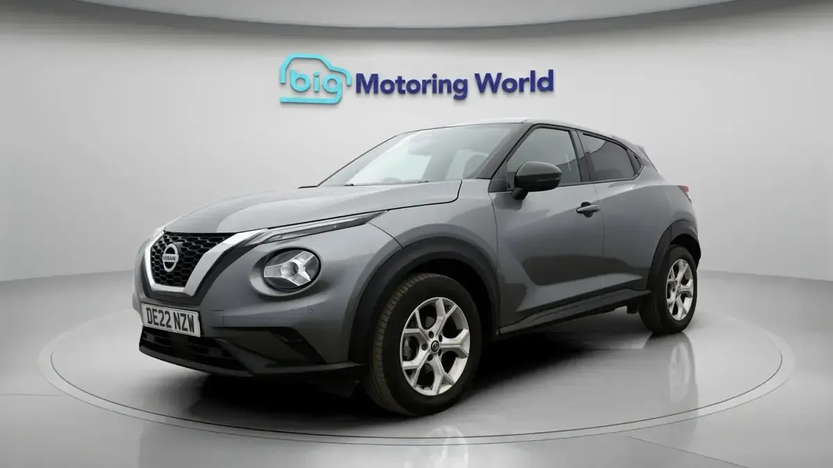 Usado Nissan Juke N-Connecta 114 HP (83 kW) 2022 Cinzento SUV