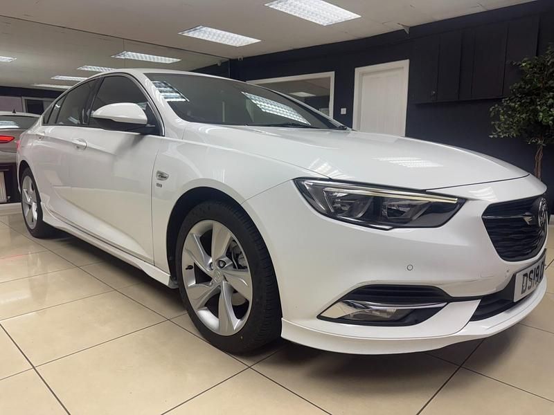White Used 2019 Vauxhall Insignia SRi Hatchback | £5,595 (Super price) - Image 1/4