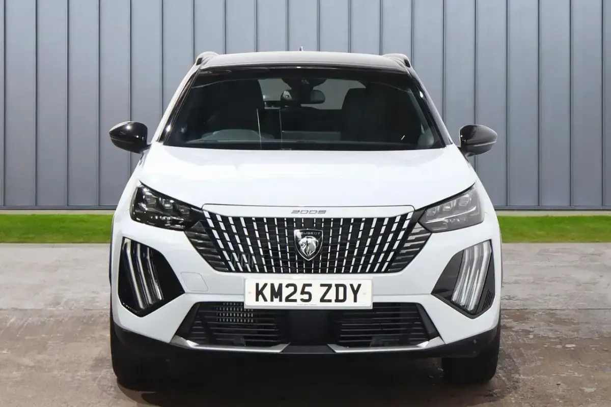 Used Peugeot 2008 GT 134 HP (98 kW) 2025 White SUV