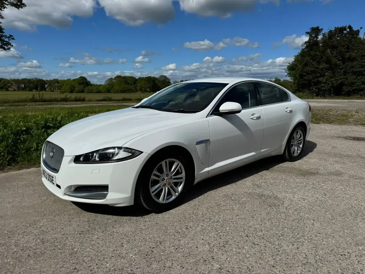 Gebraucht Jaguar XF Luxury 163 PS (119 kW) 2013 Weiß Limousine