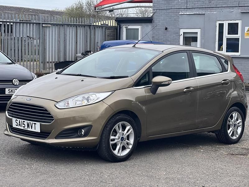 Used Ford Fiesta Zetec 82 HP (60 kW) 2015 Brown Hatchback