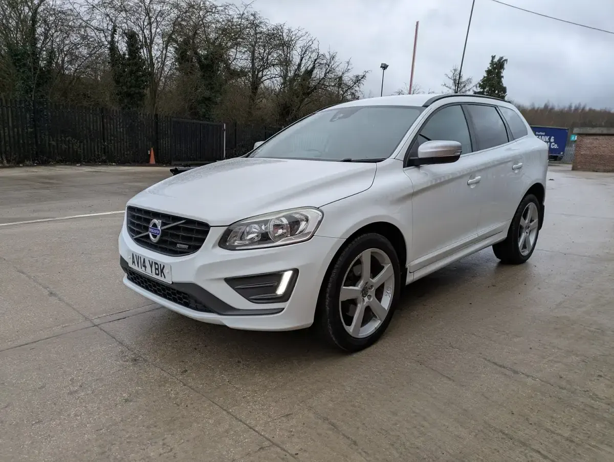 Used Volvo XC60 R-Design 181 HP (133 kW) 2014 White SUV