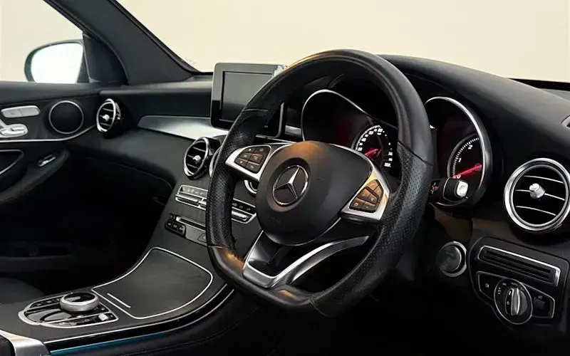 Second-hand Mercedes GLC220 AMG Line Premium 170 CP (125 kW) 2018 Negru Break