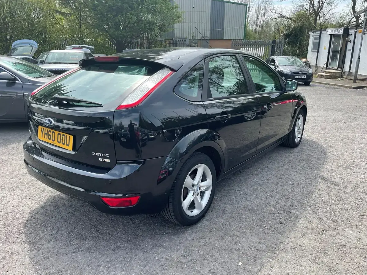Used Ford Focus Zetec 110 HP (80 kW) 2010 Black Hatchback