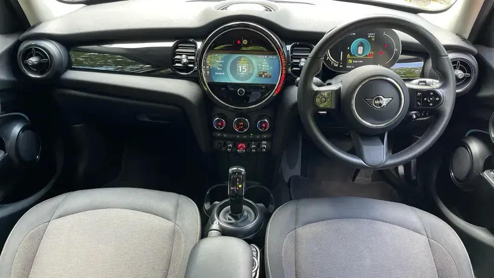 Used Mini Cooper Classic 134 HP (98 kW) 2023 Silver Hatchback