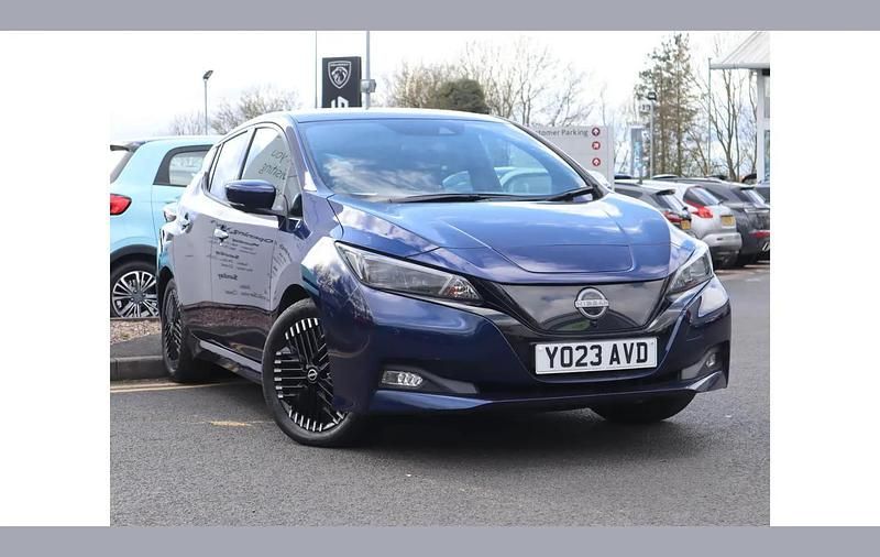 Used Nissan Leaf Tekna 108 kW (147 HP) 2023 Blue Hatchback