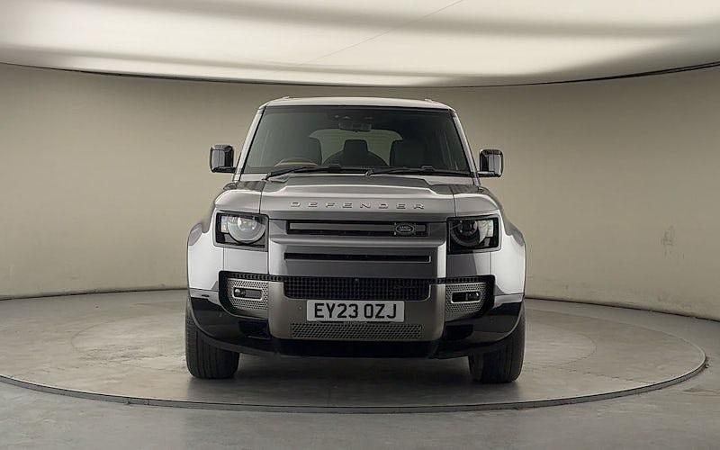 Used Land Rover Defender HSE Dynamic 300 HP (220 kW) 2023 Eiger grey SUV
