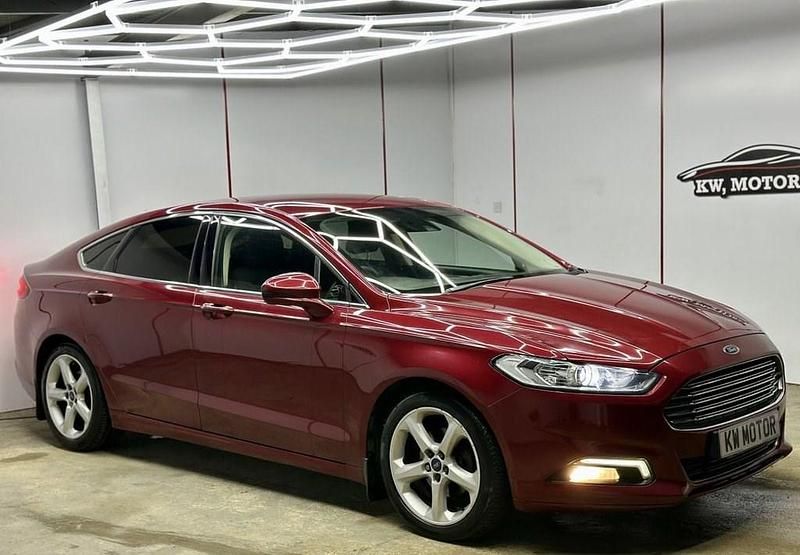 Used Ford Mondeo Titanium 180 HP (132 kW) 2016 Red Hatchback