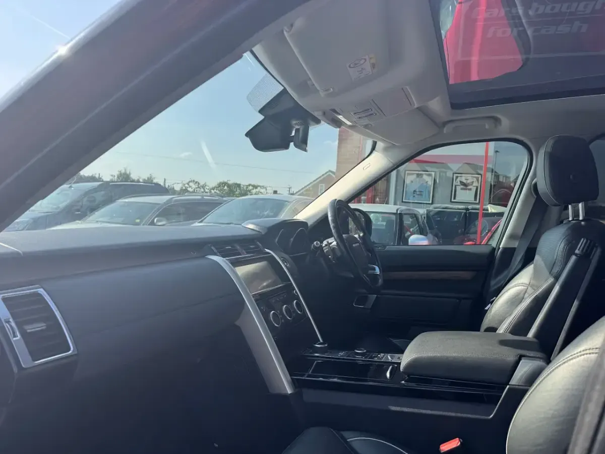 Used Land Rover Discovery 5 HSE 2017 Red SUV